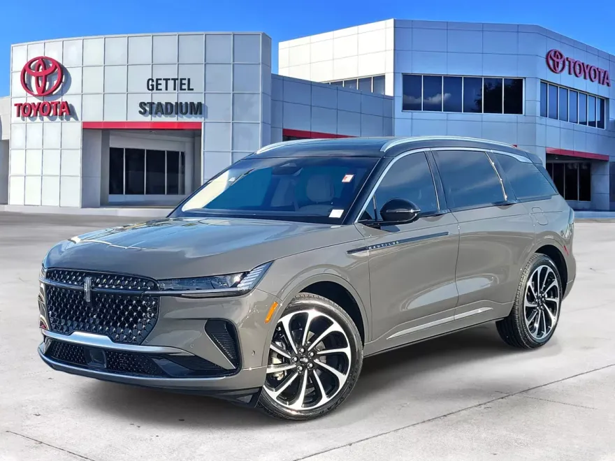 2024 Lincoln Nautilus Black Label photo 1