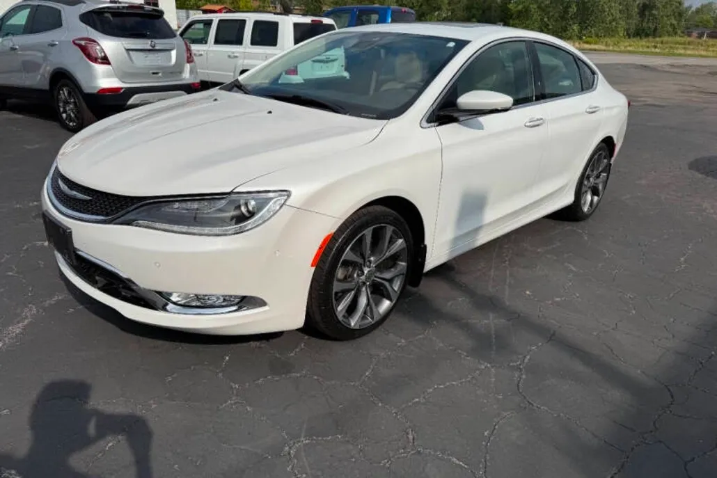 2015 Chrysler 200 C photo 1