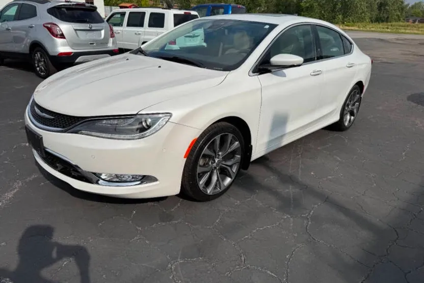 2015 Chrysler 200 C photo 1
