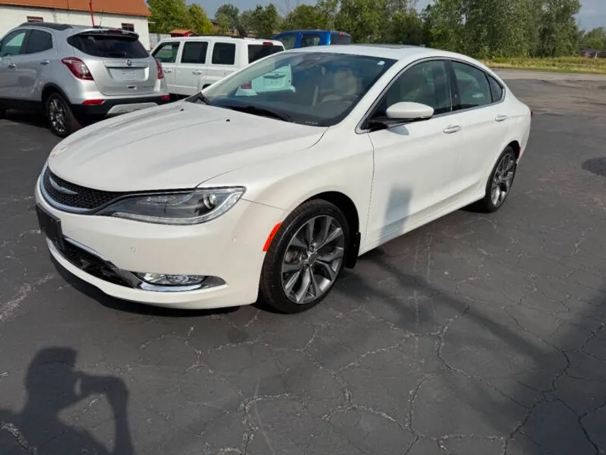 2015 Chrysler 200 C photo 1