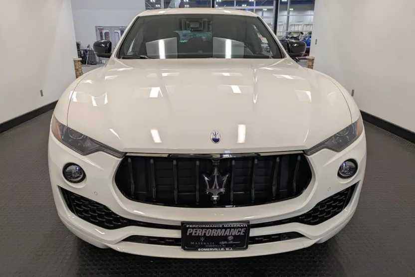 2024 Maserati Levante GT photo 1