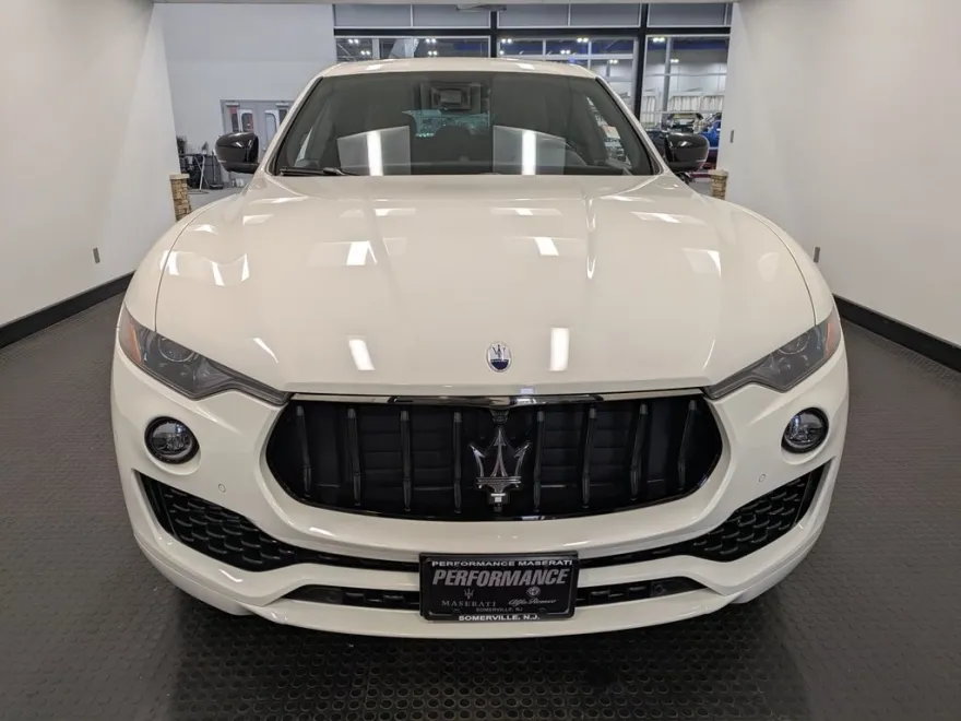 2024 Maserati Levante GT photo 1