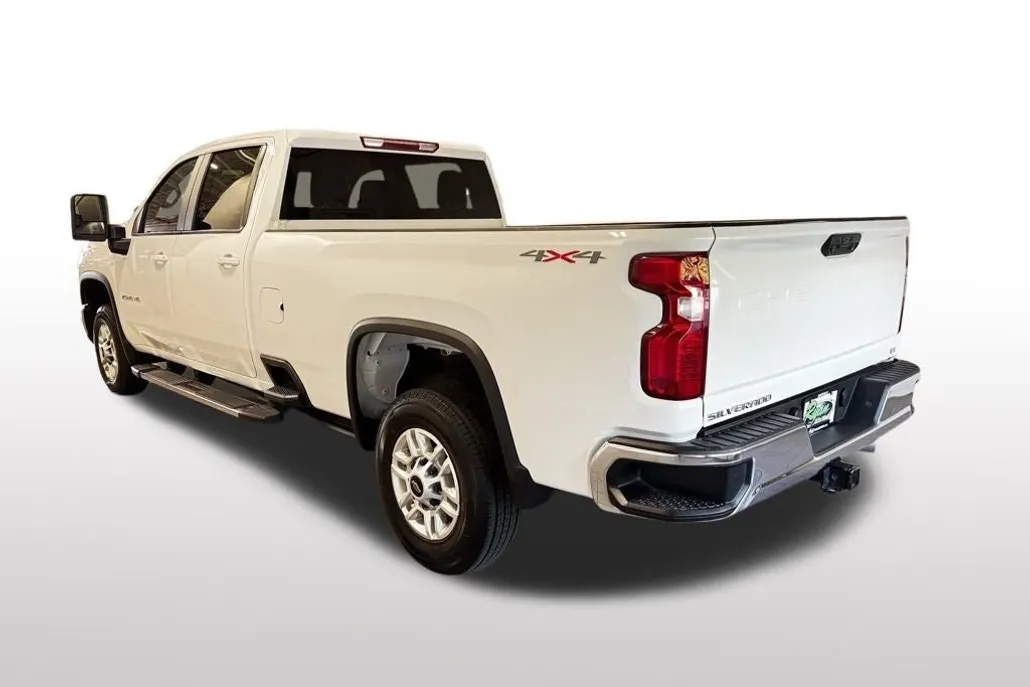 2024 Chevrolet Silverado 2500HD LT photo 1