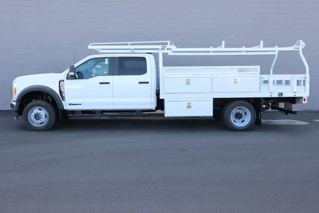 2024 Ford F-550 photo 1