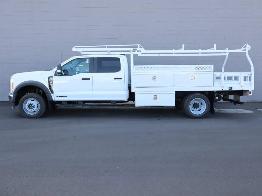 2024 Ford F-550 photo 1