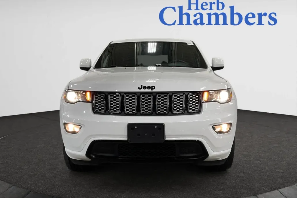 2021 Jeep Grand Cherokee Laredo photo 1
