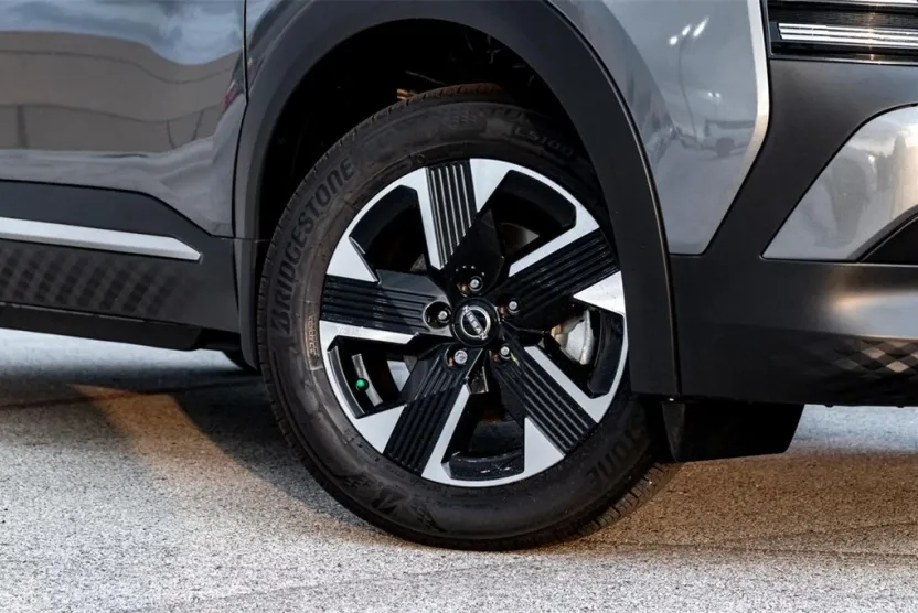 2025 Nissan Kicks SV photo 1
