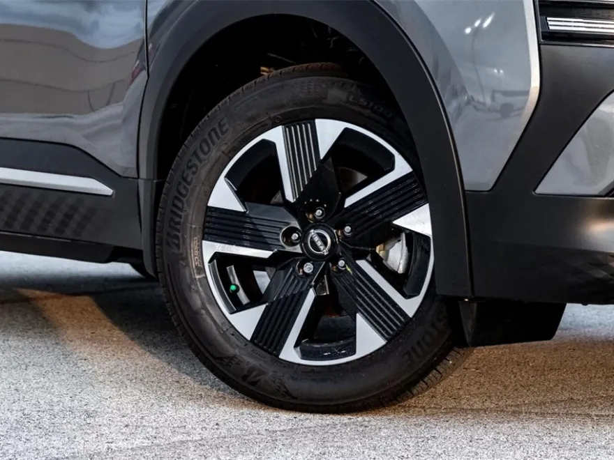 2025 Nissan Kicks SV photo 1