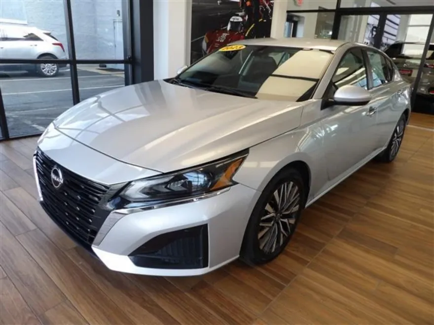 2023 Nissan Altima 2.5 SV photo 1