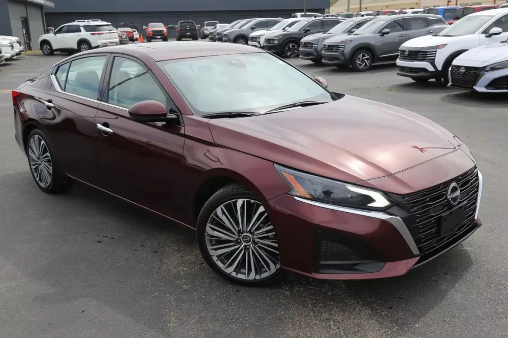 2023 Nissan Altima 2.5 SL photo 1