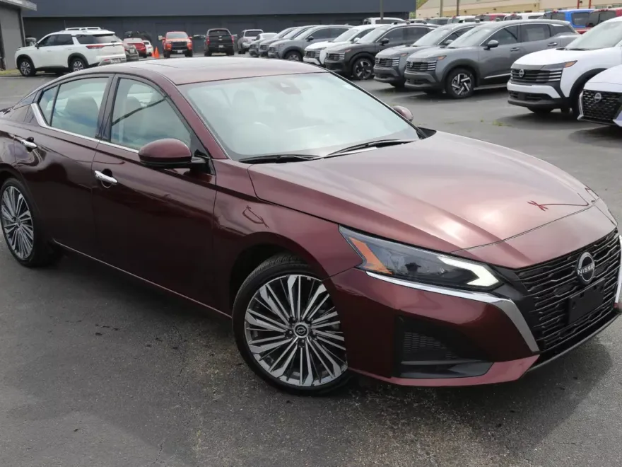 2023 Nissan Altima 2.5 SL photo 1