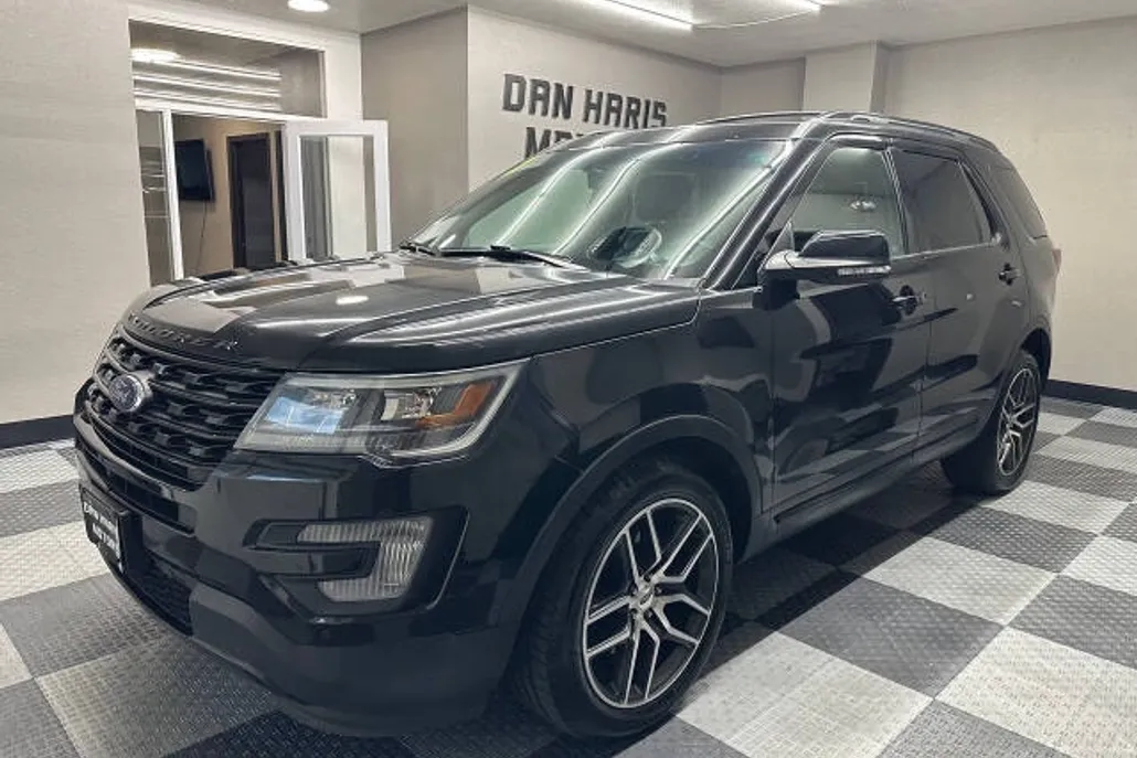 2017 Ford Explorer Sport photo 1