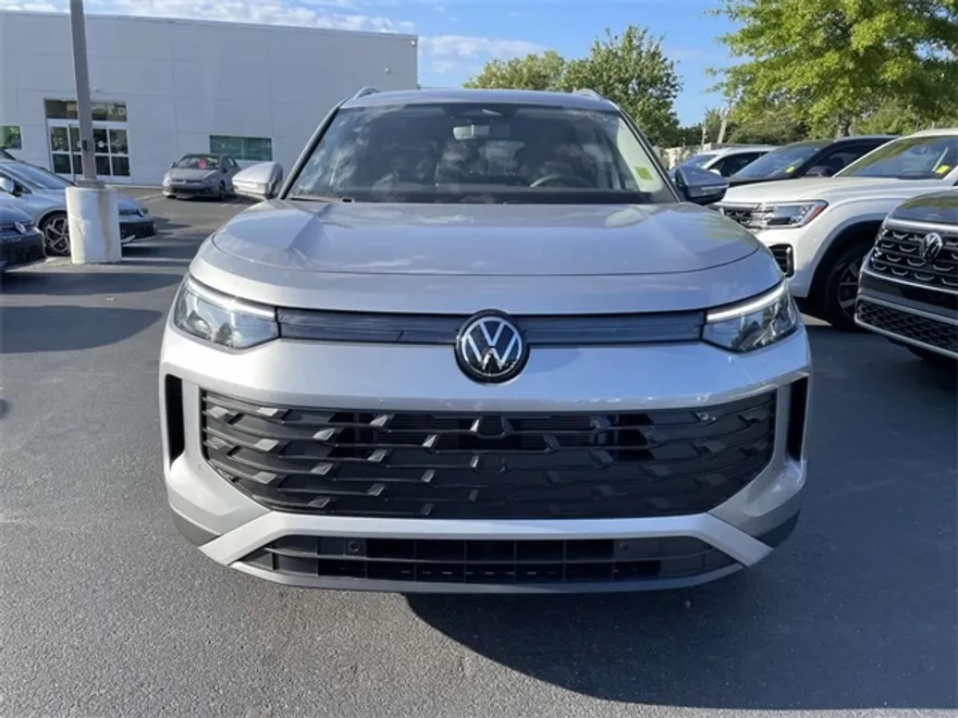 2025 Volkswagen Tiguan SE photo 1