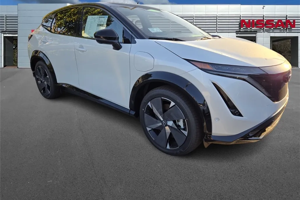 2025 Nissan ARIYA Platinum photo 1