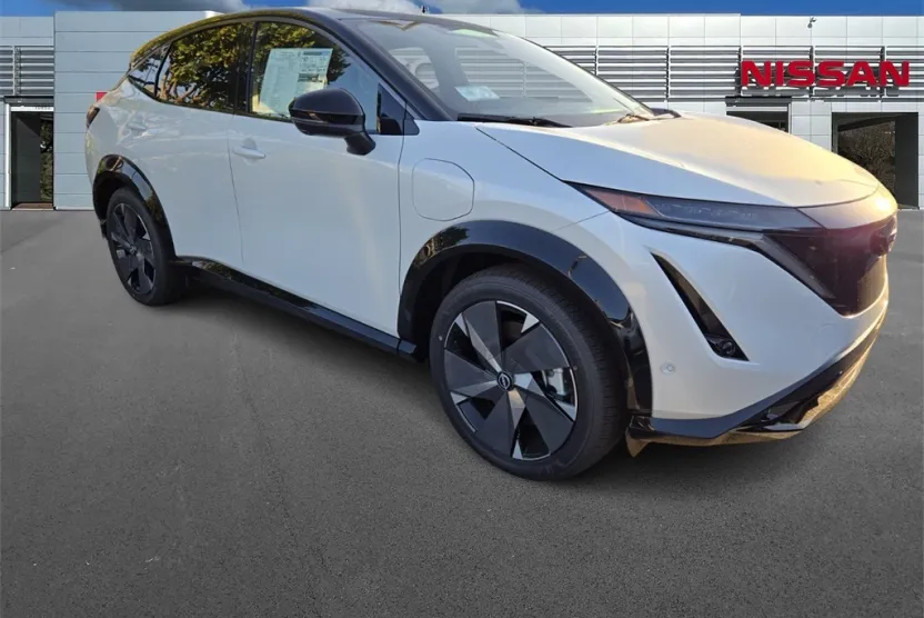 2025 Nissan ARIYA Platinum photo 1