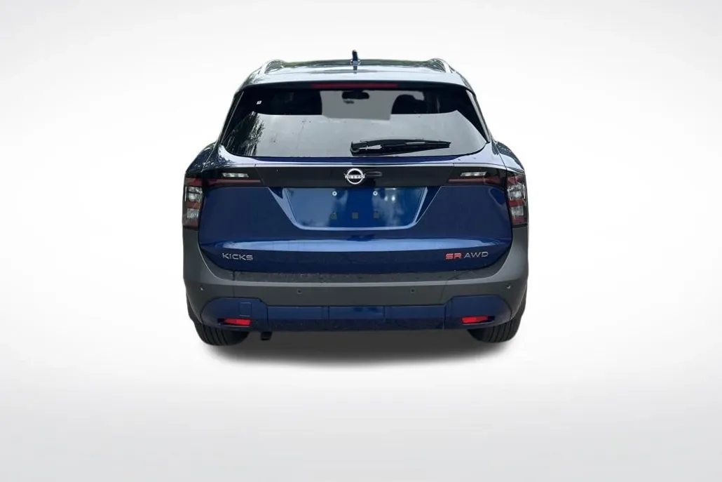 2025 Nissan Kicks SR photo 1