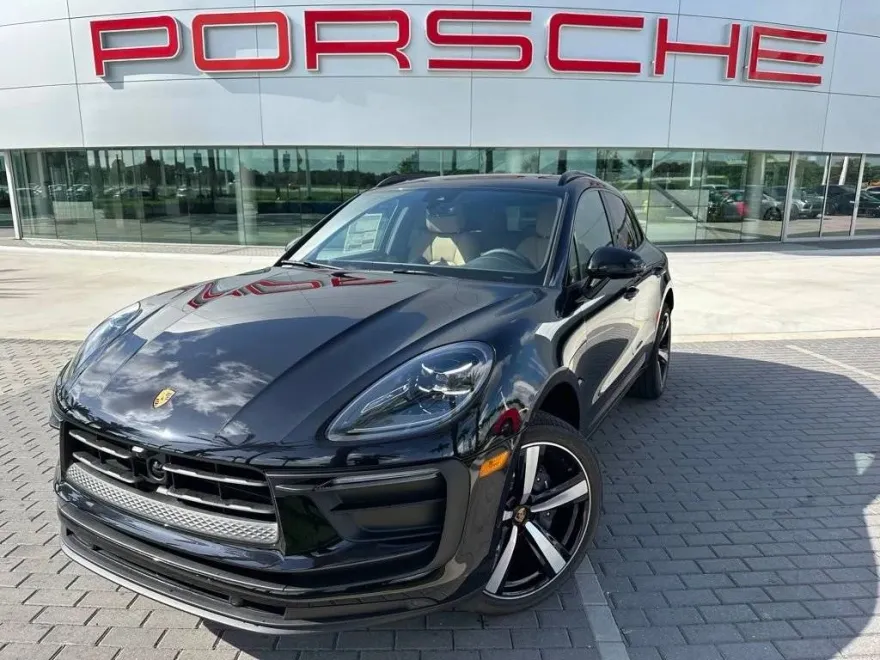 2025 Porsche Macan T photo 1