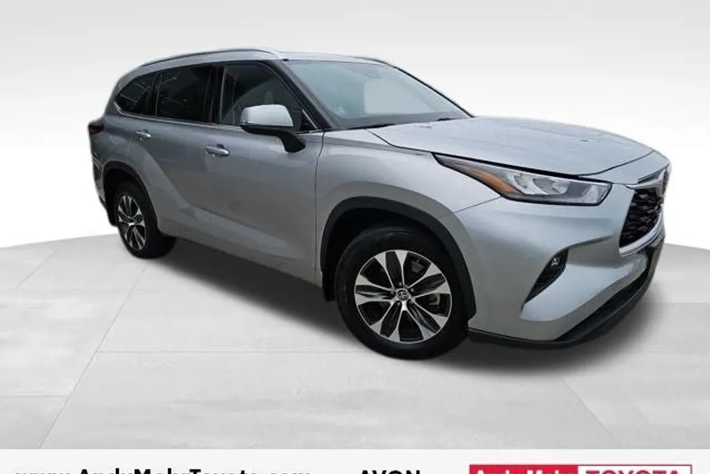 2020 Toyota Highlander XLE photo 1