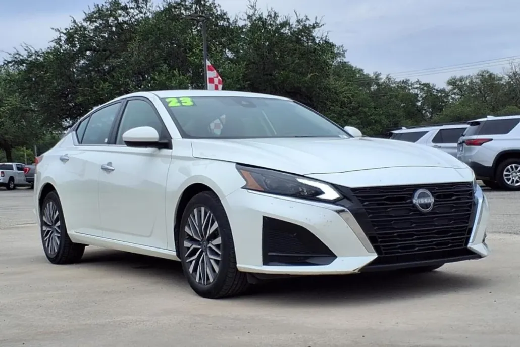 2023 Nissan Altima 2.5 SV photo 1