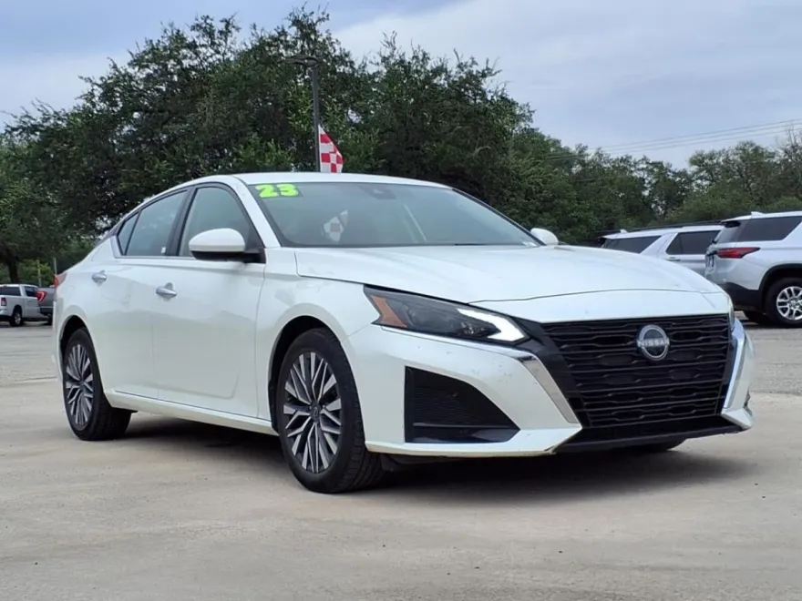 2023 Nissan Altima 2.5 SV photo 1