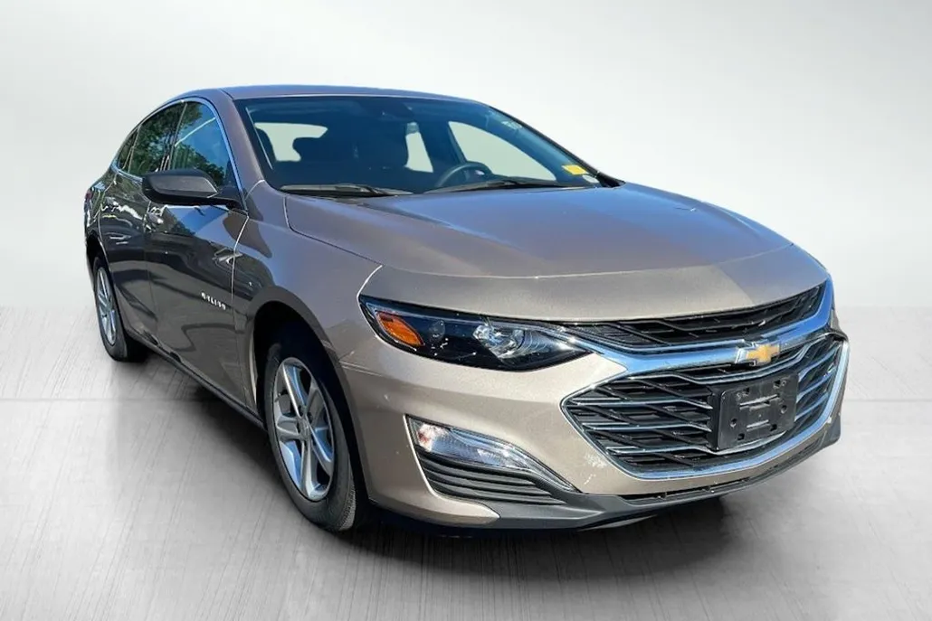 2023 Chevrolet Malibu LS photo 1