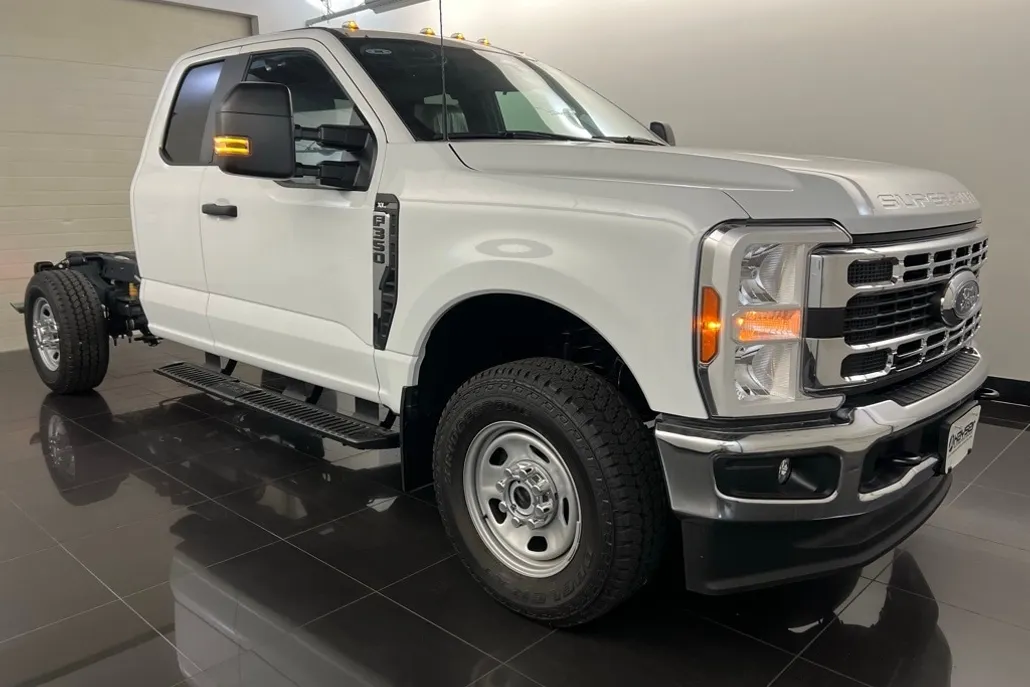 2024 Ford F-350 XL photo 1
