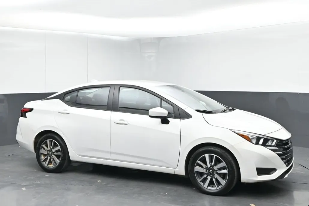 2024 Nissan Versa SV photo 1