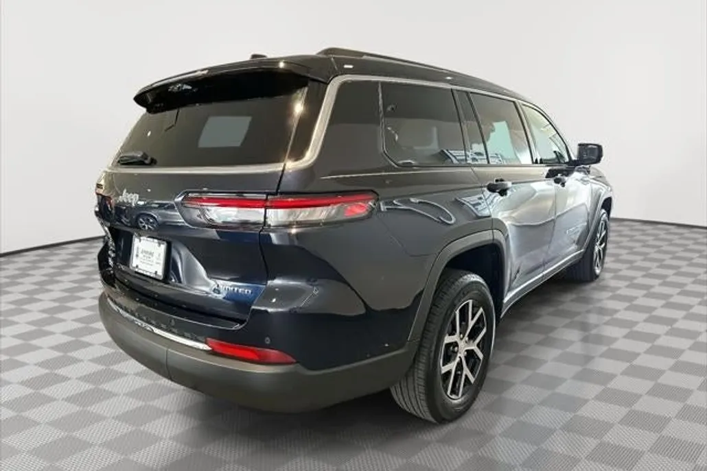 2023 Jeep Grand Cherokee Limited photo 1