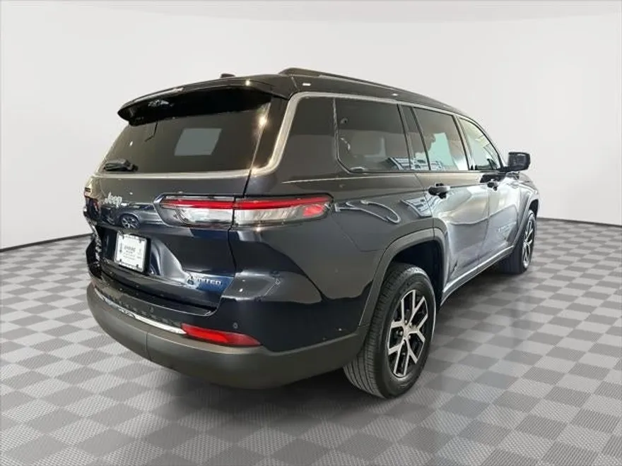 2023 Jeep Grand Cherokee Limited photo 1