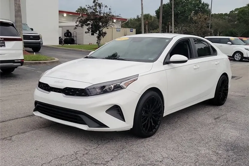2023 Kia Forte LX photo 1