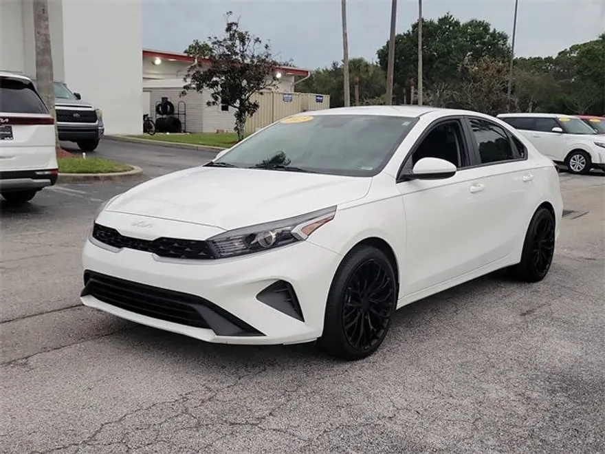 2023 Kia Forte LX photo 1