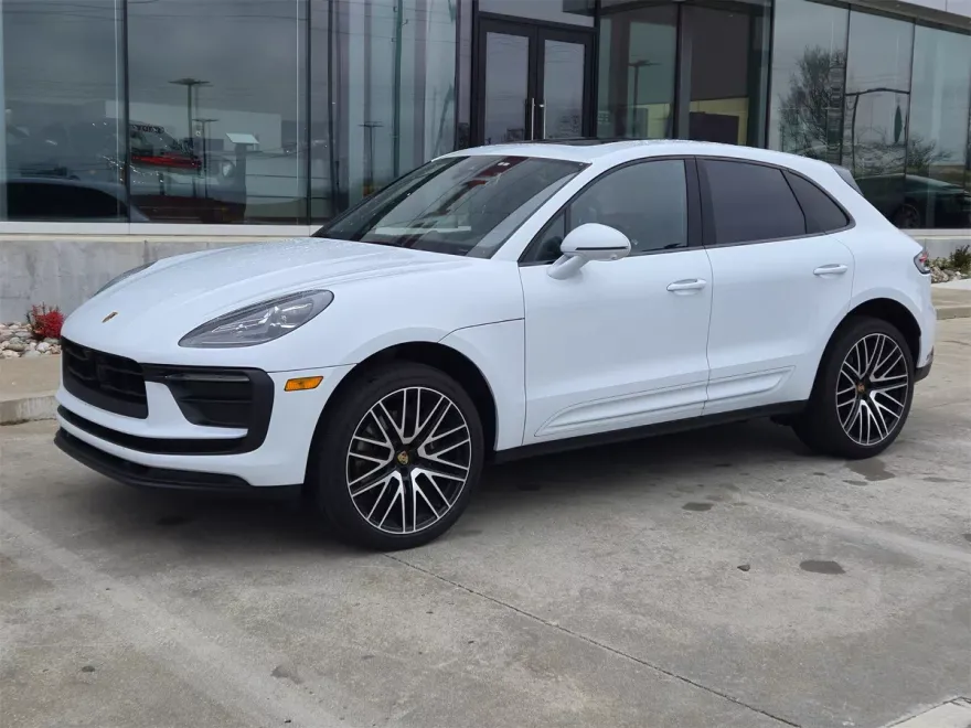2024 Porsche Macan Base photo 1
