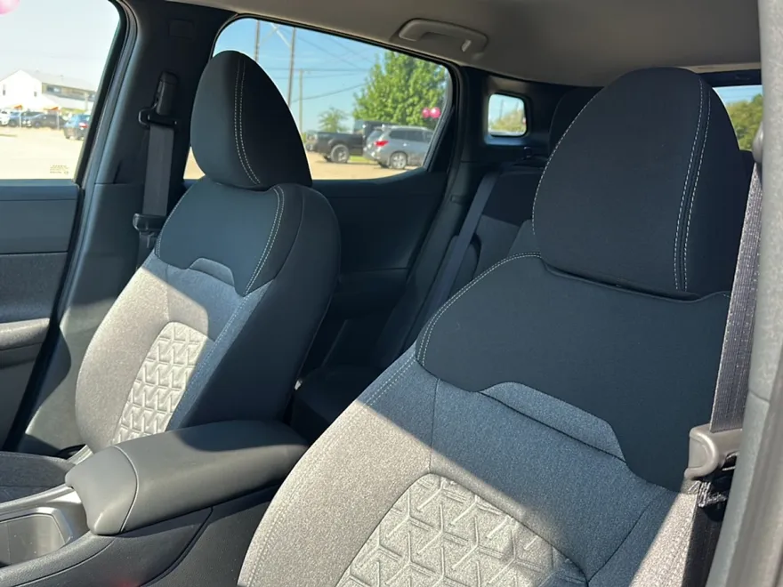 2025 Nissan Kicks SV photo 1