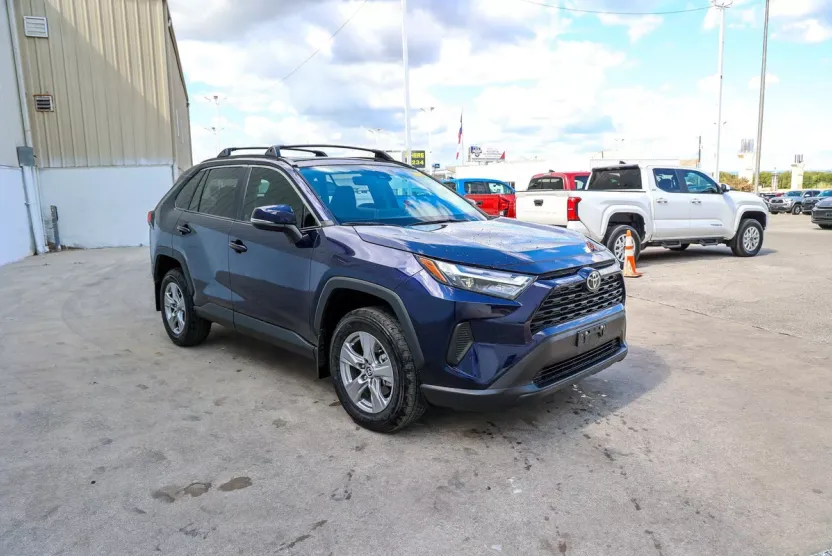 2025 Toyota RAV4 XLE photo 1