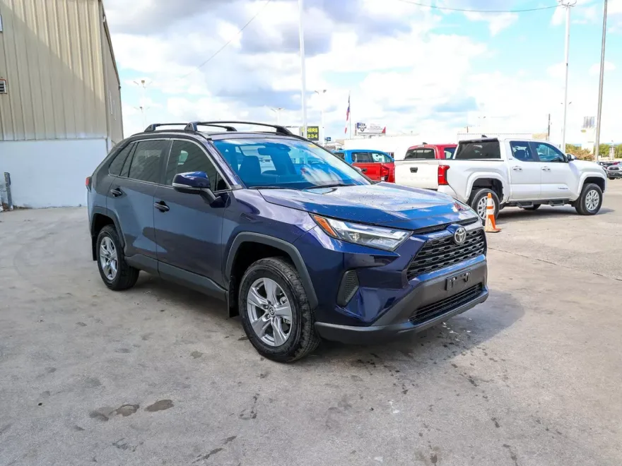 2025 Toyota RAV4 XLE photo 1