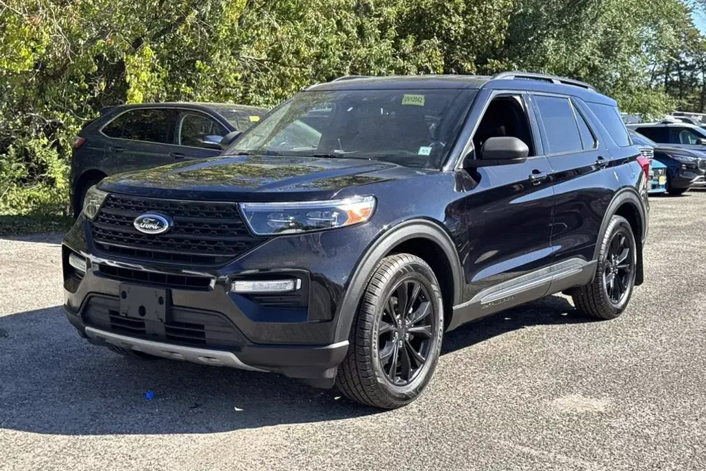 2020 Ford Explorer XLT photo 1