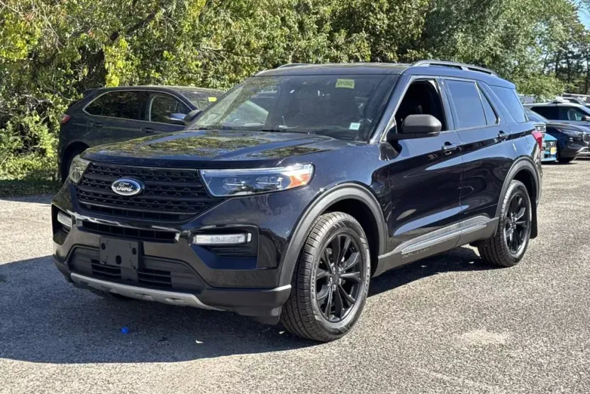 2020 Ford Explorer XLT photo 1