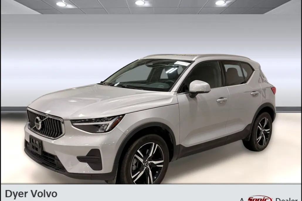 2025 Volvo XC40 Core photo 1