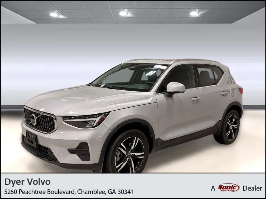 2025 Volvo XC40 Core photo 1