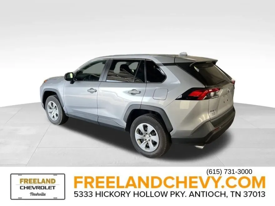 2022 Toyota RAV4 LE photo 1