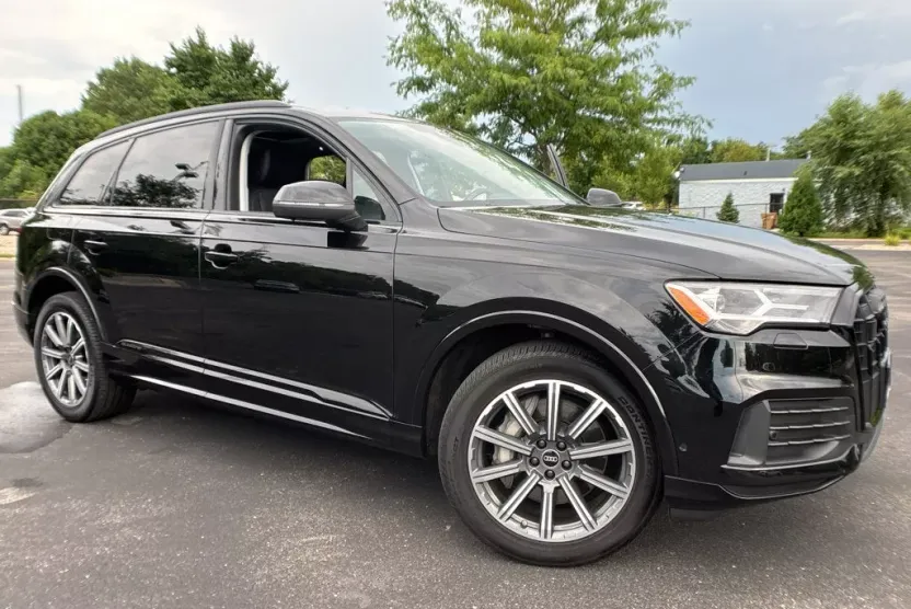 2023 Audi Q7 Premium Plus photo 1