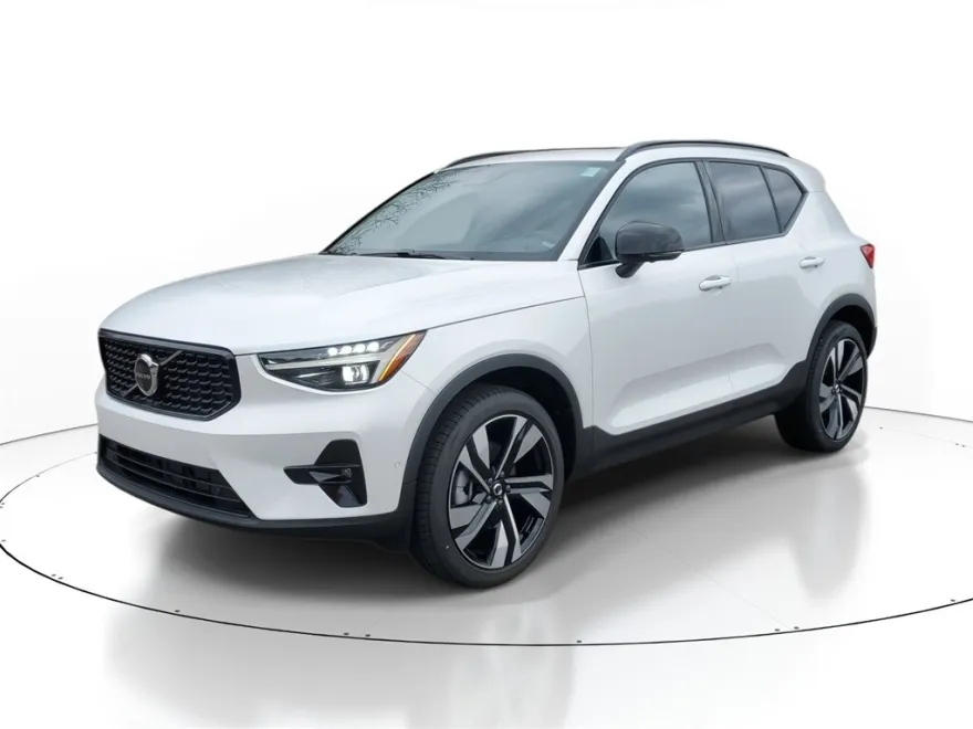 2025 Volvo XC40 Plus photo 1
