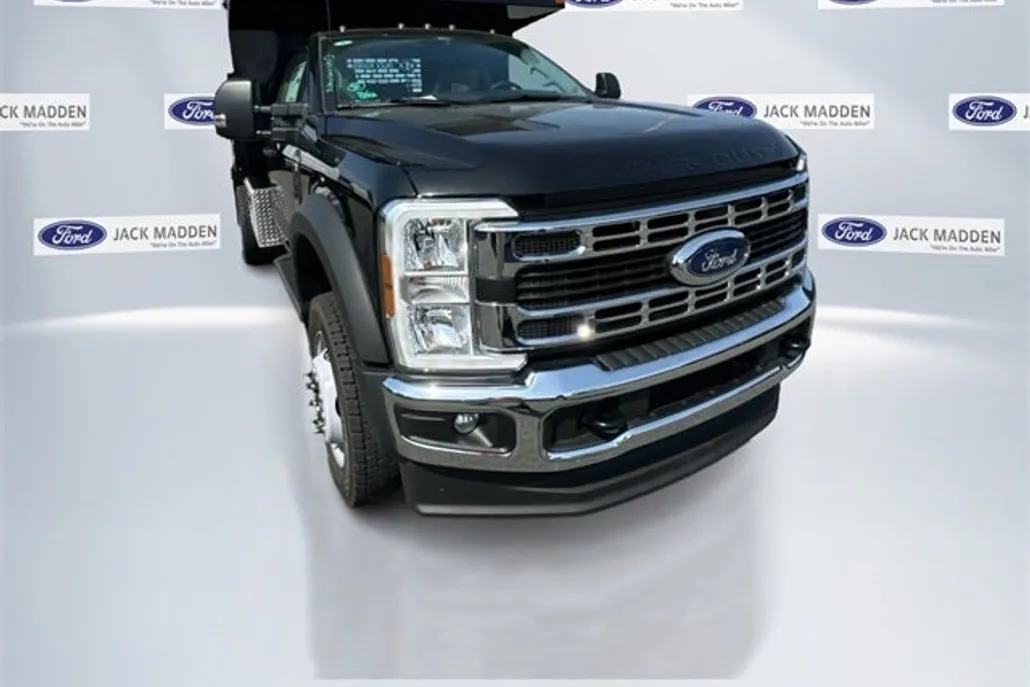 2025 Ford F-550 photo 1