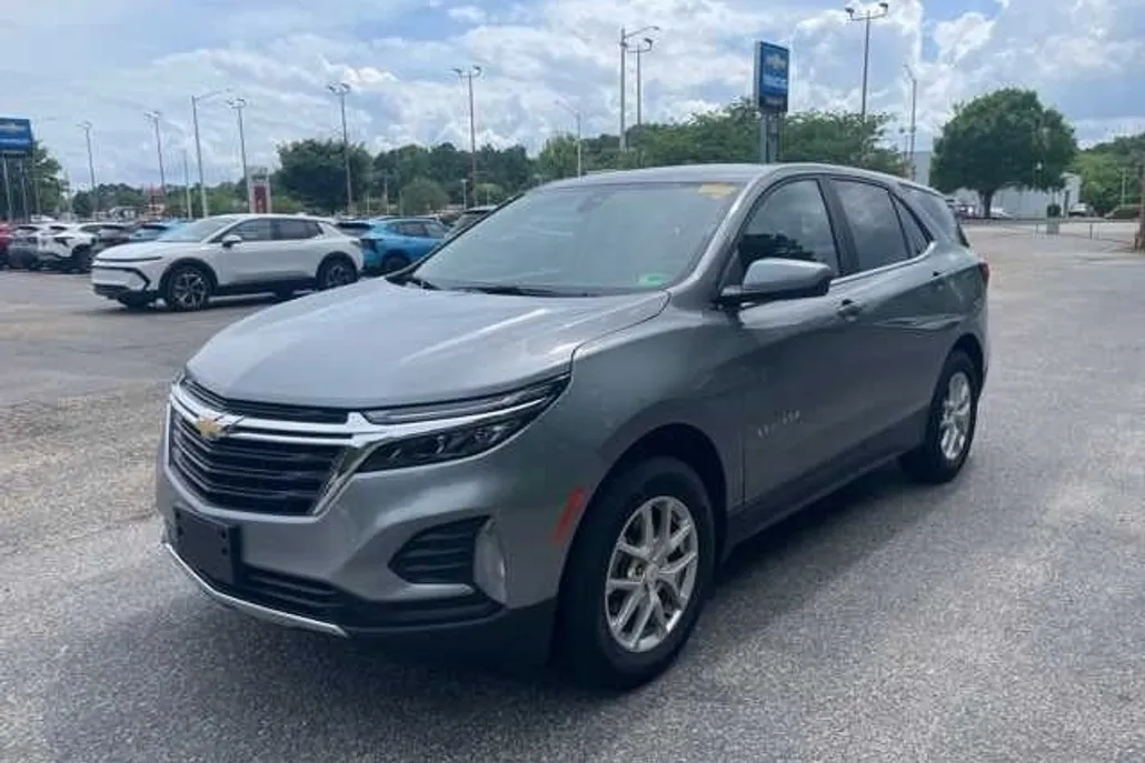 2024 Chevrolet Equinox LT photo 1