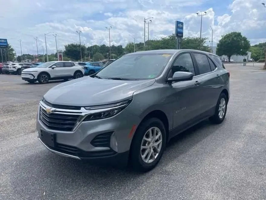 2024 Chevrolet Equinox LT photo 1