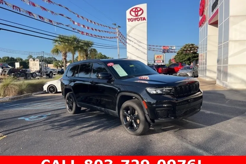 2023 Jeep Grand Cherokee Altitude photo 1