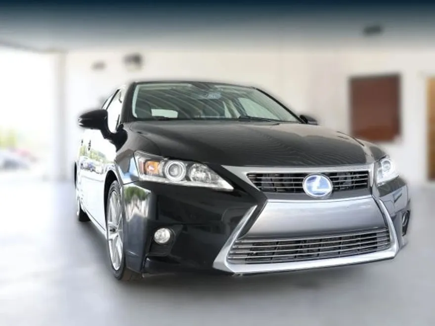 2017 Lexus CT 200h photo 1