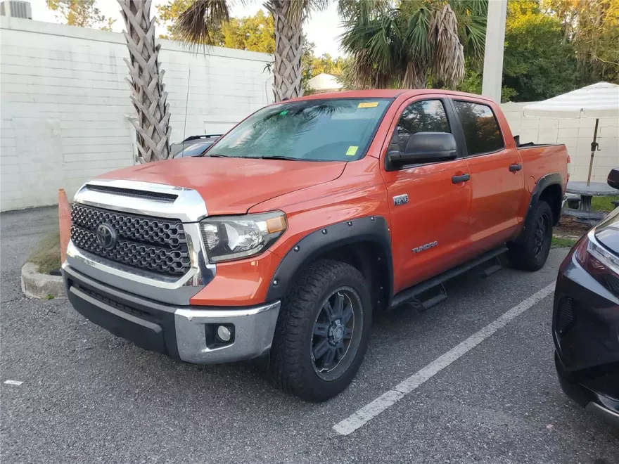 2018 Toyota Tundra SR5 CrewMax photo 1