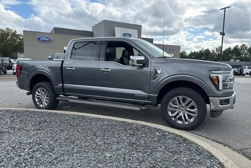 2025 Ford F-150 Lariat photo 1