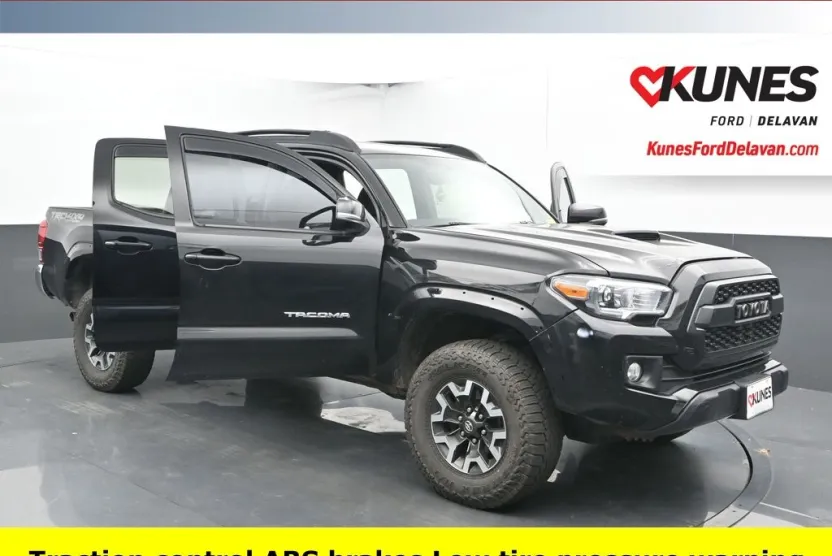2017 Toyota Tacoma SR photo 1